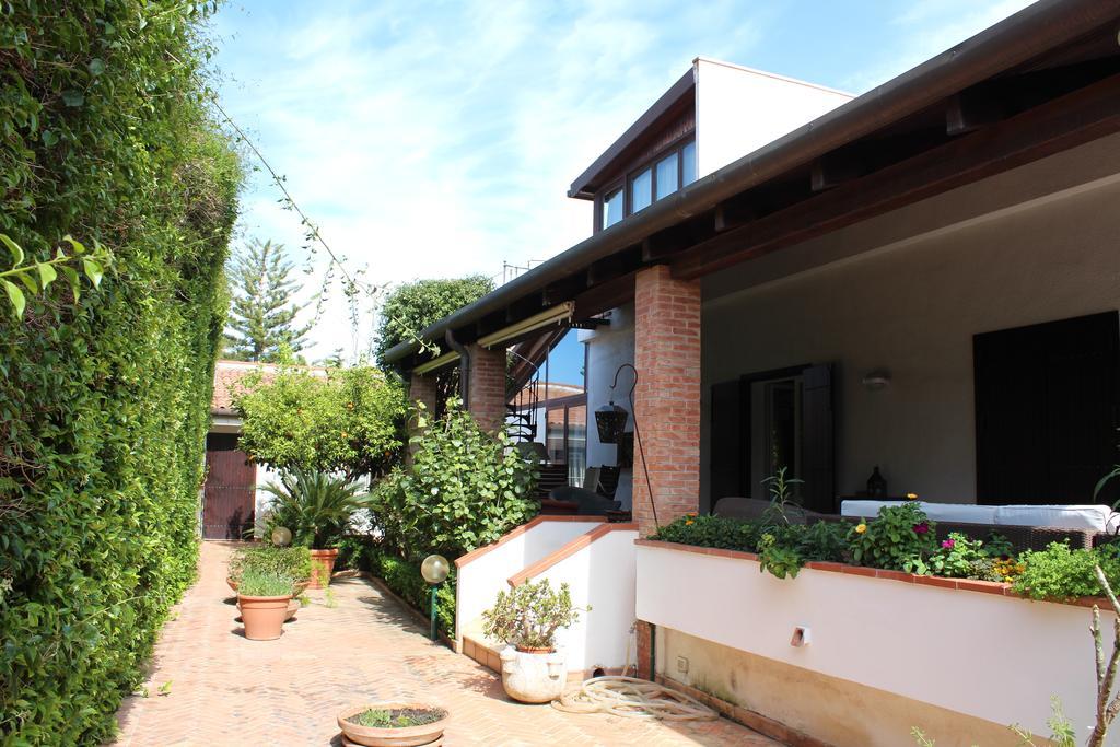 B&B Casa Chinaski Mondello Exterior photo